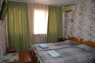 Гостиница Черноморец Лазаревское Стандартный двухместный номер с 1 кроватью или 2 отдельными кроватями и балконом-8